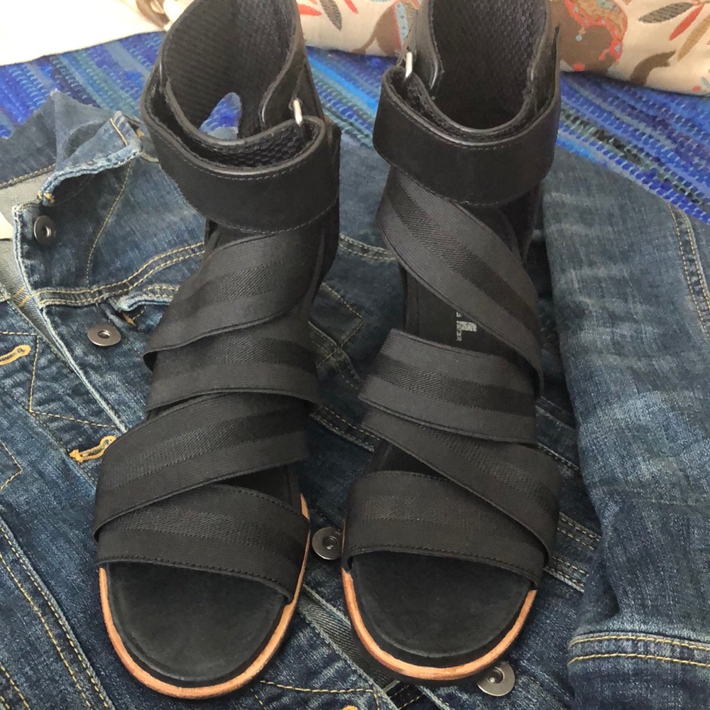 Shoes - Picture 2 of 8